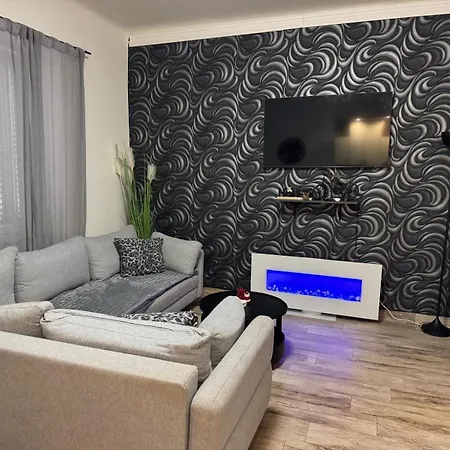 Apartment Lorena S Terasom -Prizemlje-Eg-Pianterreno With Garden Rijeka Exterior photo